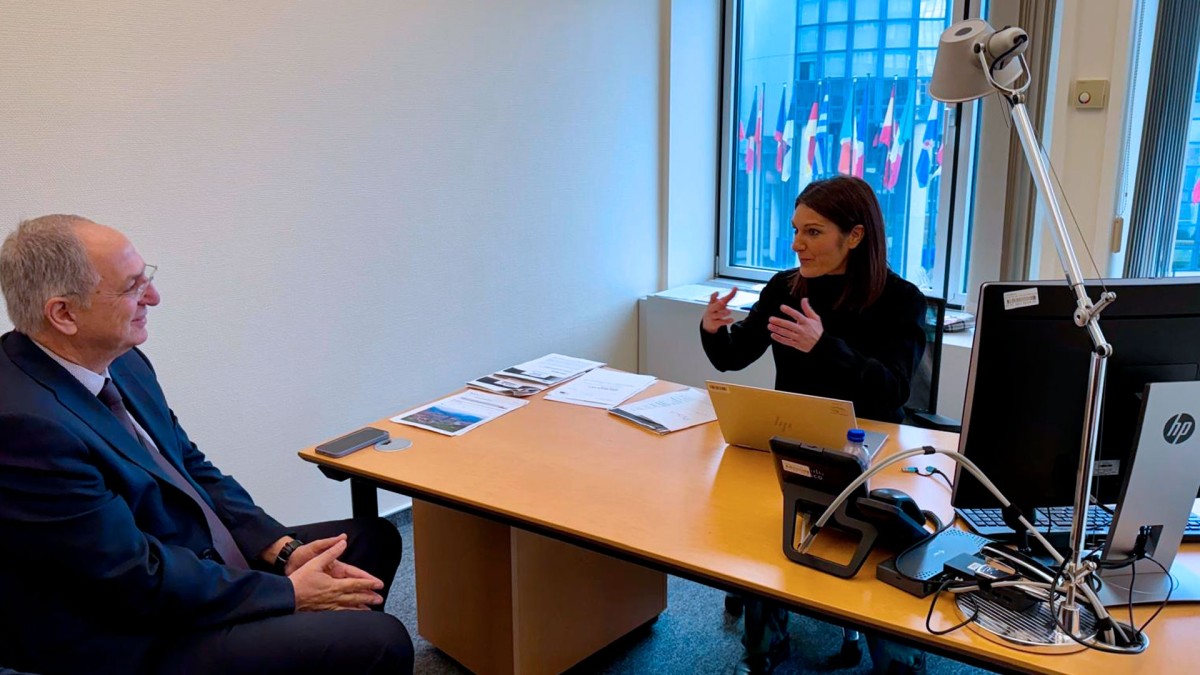 Oihane Agirregoitia datorren astean batzartuko da Costas Kadis Arrantza komisarioarekin Senegalen amarratuta dauden euskal atunontzien egoera aztertzeko  