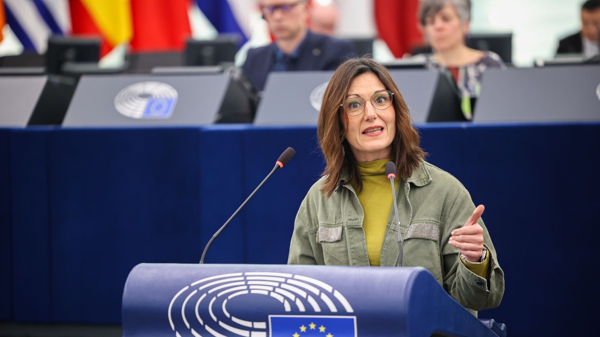 EAJ-PNVk Europako Ganberako Etxebizitza Batzordearen txostena onartu du, jabe txikiarentzako babes handiagoa eta abusuzko praktiken aurkako neurriak eskatuz