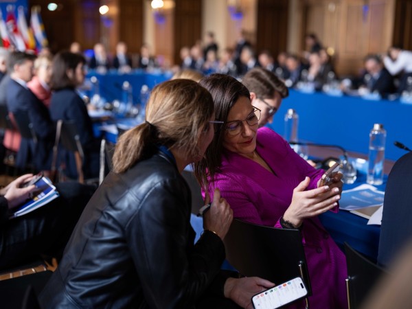 Oihane Agirregoitia Parisen Demokraziaren eta Askatasunen alde egin den Gailurrean