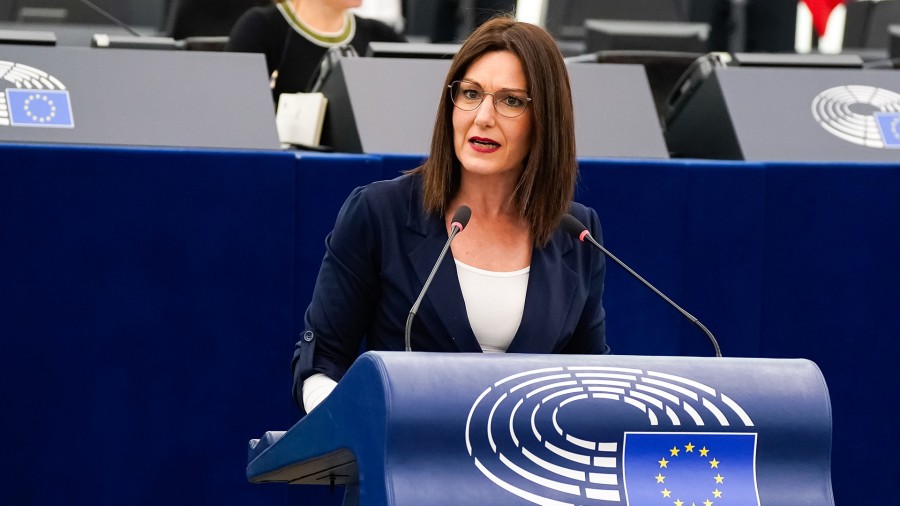 Sare elektrikoen analisia eginez, interkonexio gehiago eta Europa mailako koordinazio handiagoa eskatzen dituen txostena babestu du Oihane Agirregoitiak  