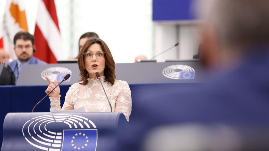 Oihane Agirregoitiak begi onez hartu du etxebizitza eskuragarrien Europako plana: 